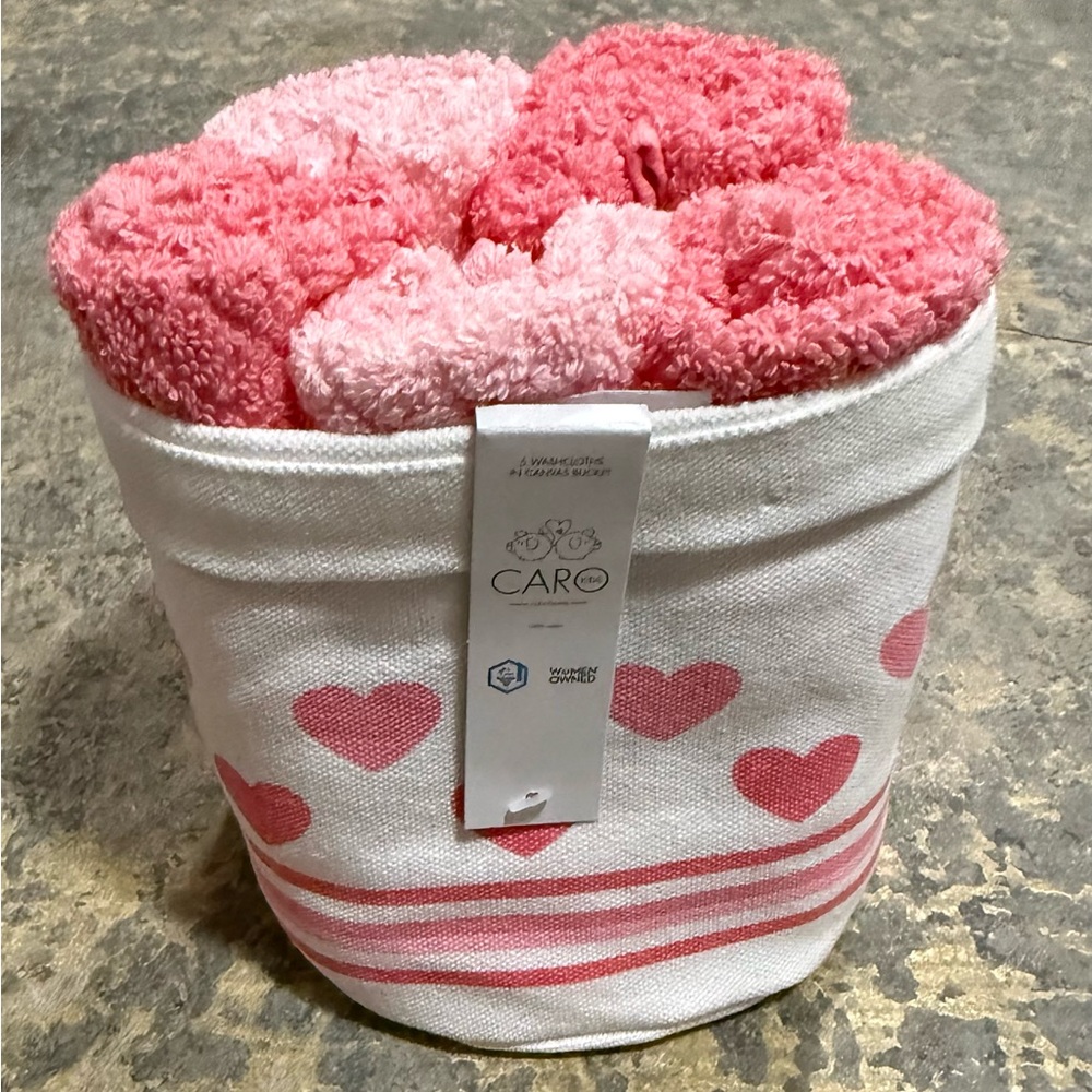 Caro Set of 5 Solid Pink Washcloths in Canvas Bucket Tote With Hearts - NWT